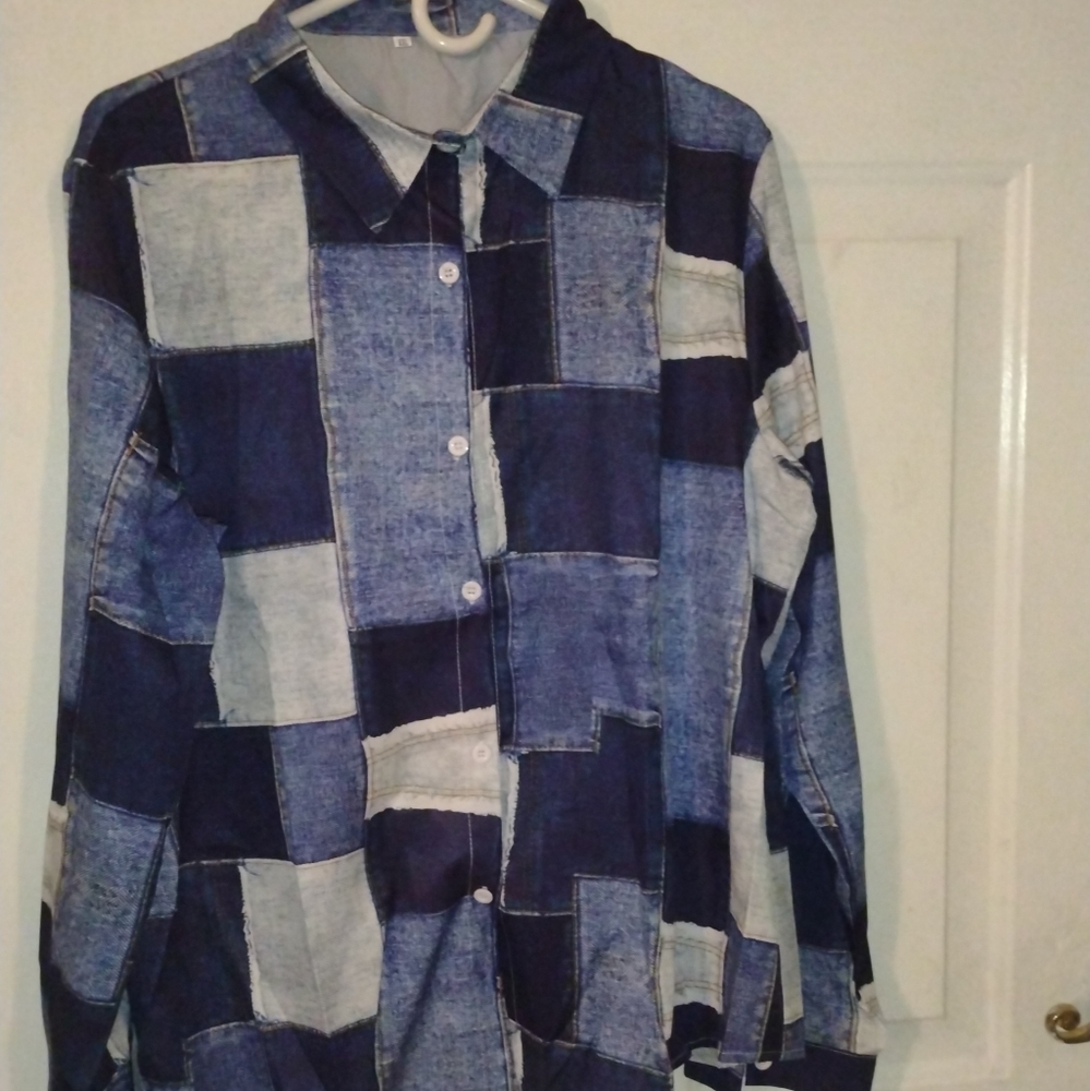 Chic NEW Blouse